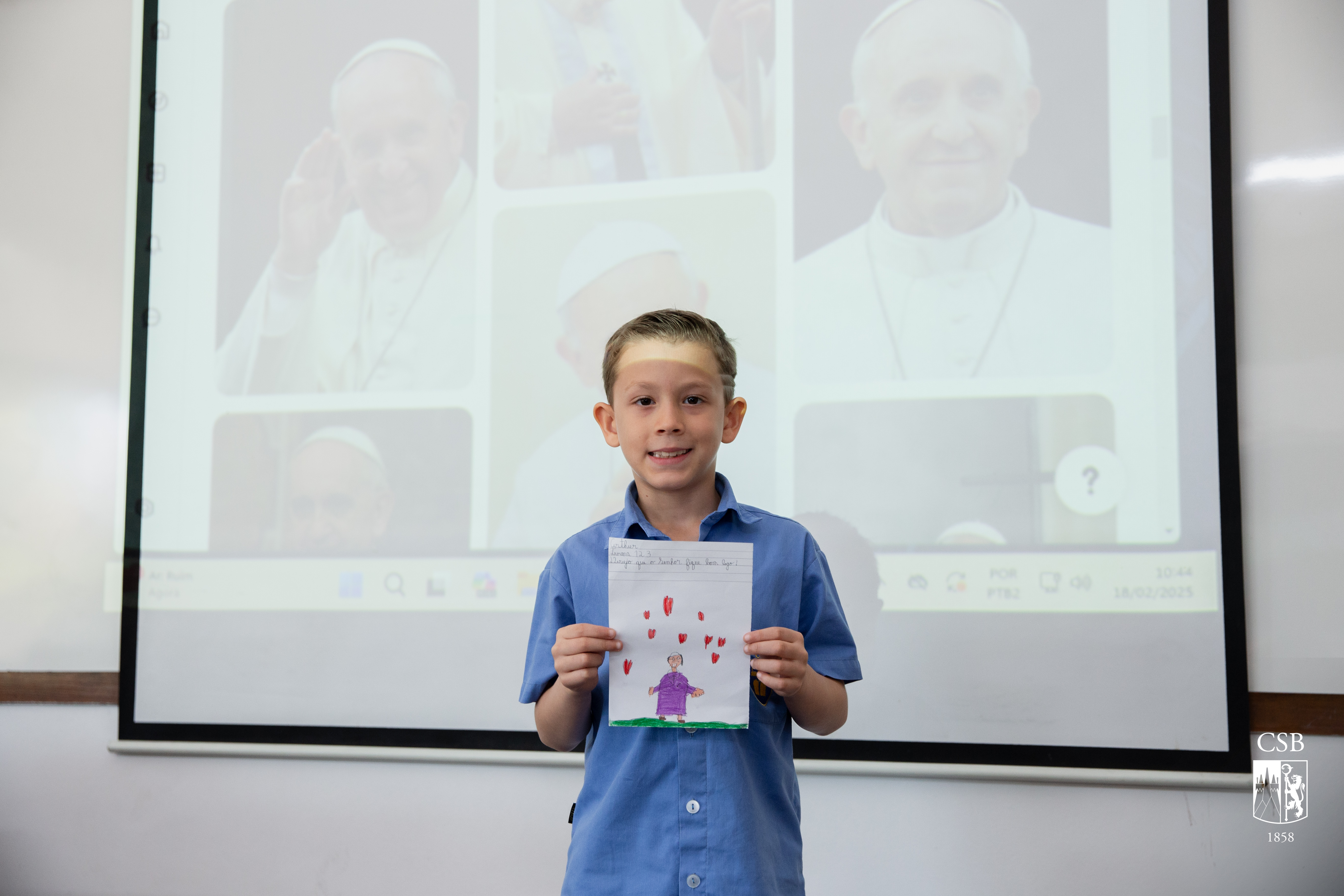 Alunos do 2º e 3º anos preparam bilhetes ao Papa Francisco