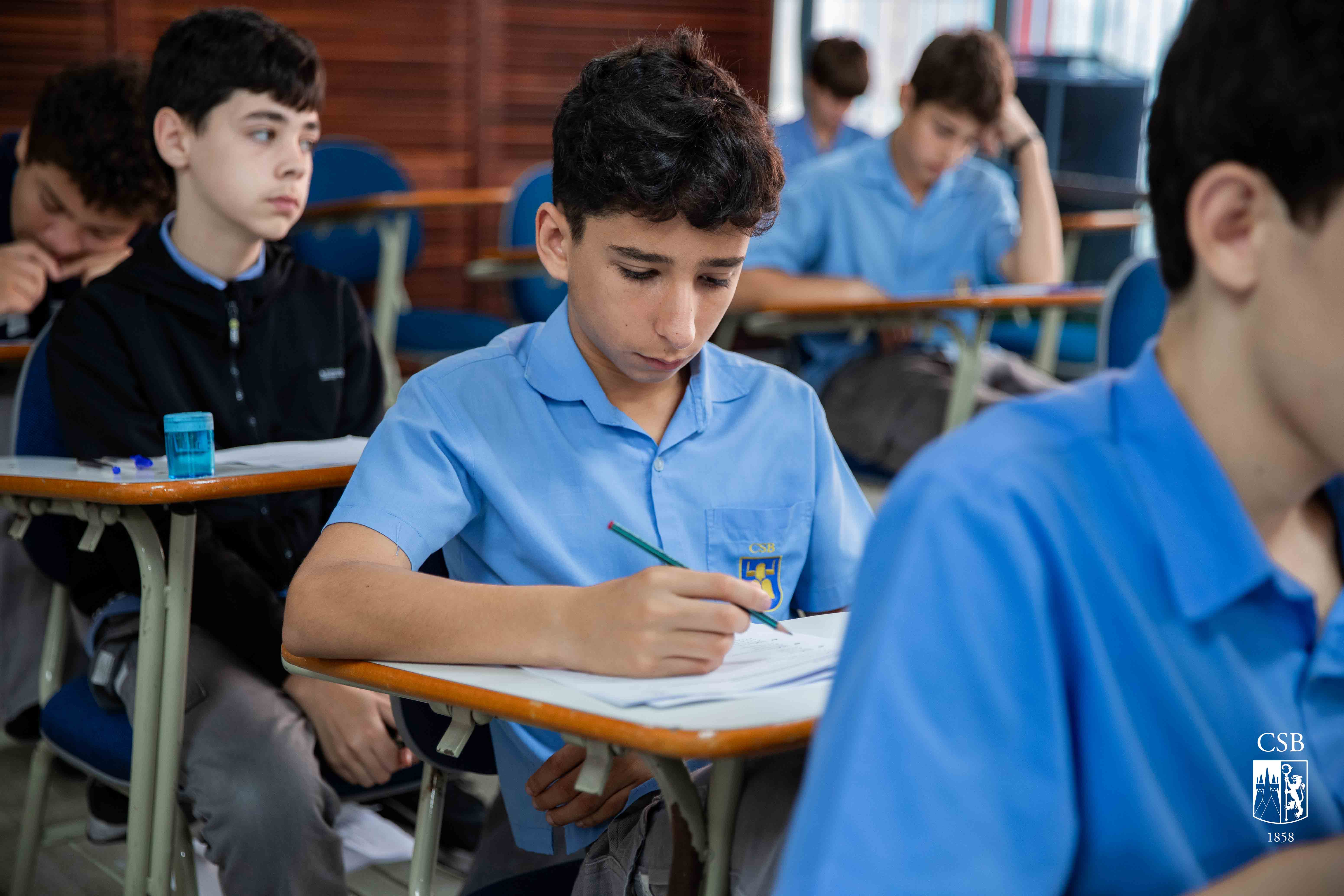 Grupo de alunos realiza Exame de ProficiêncIa em Língua Francesa