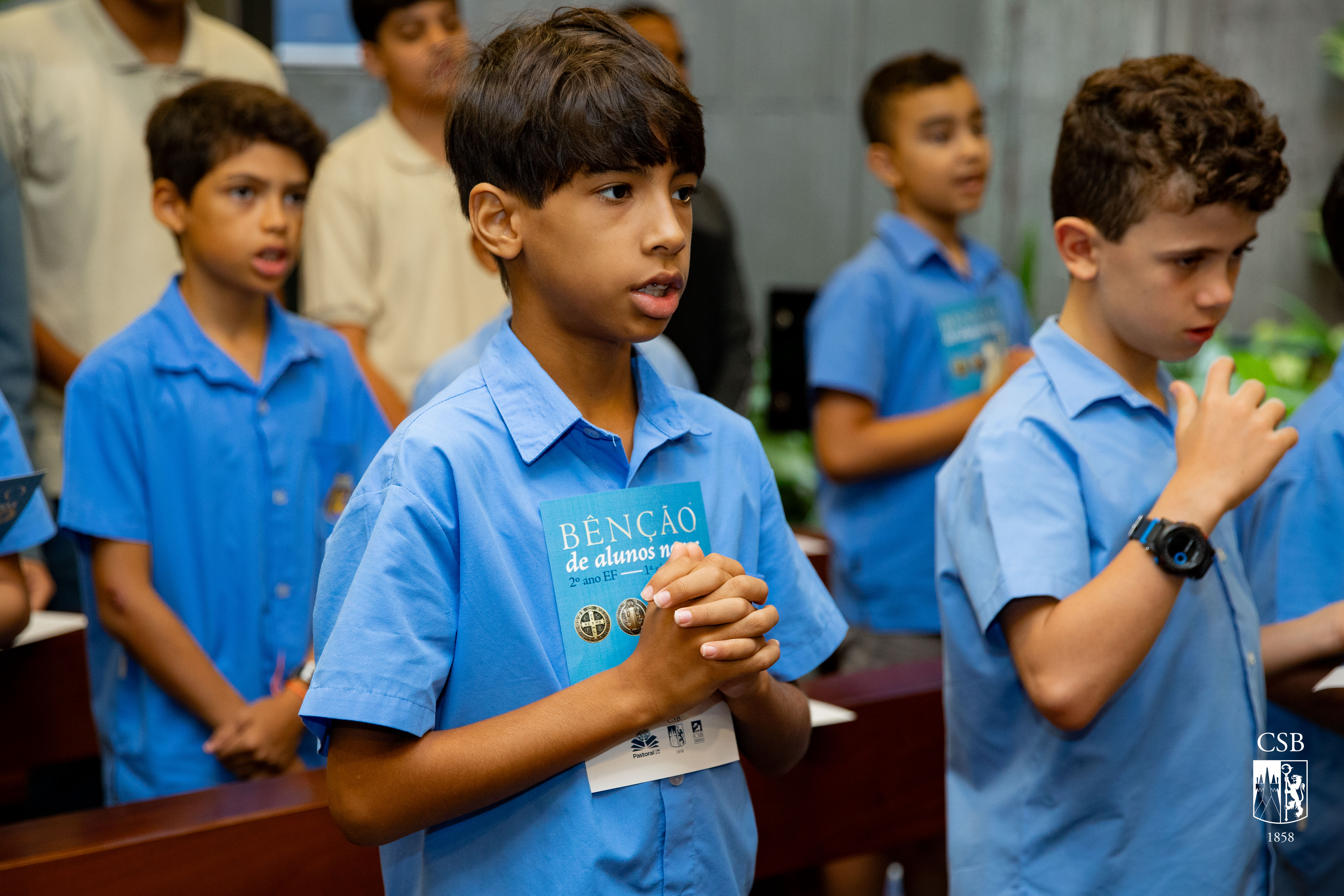Novos alunos do 2º ano EF à 3ª série EM são abençoados na Capela